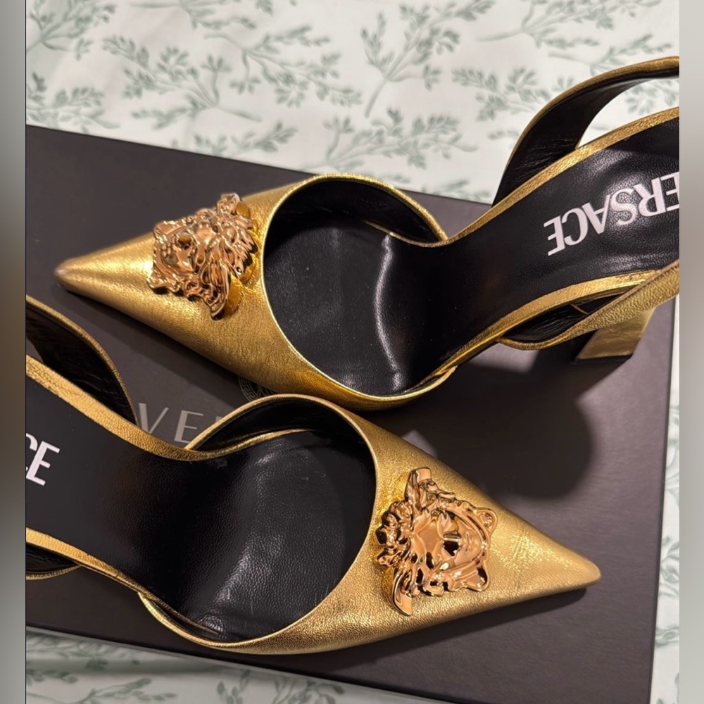 Versace La Medusa Slingback Pump